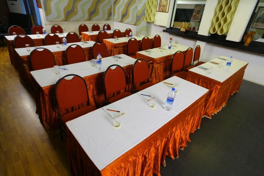 Hotel Oriental Inn Chennai Exterior photo