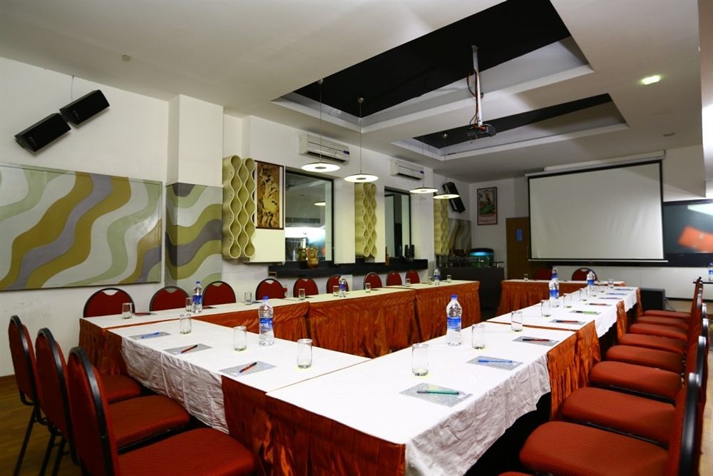 Hotel Oriental Inn Chennai Exterior photo